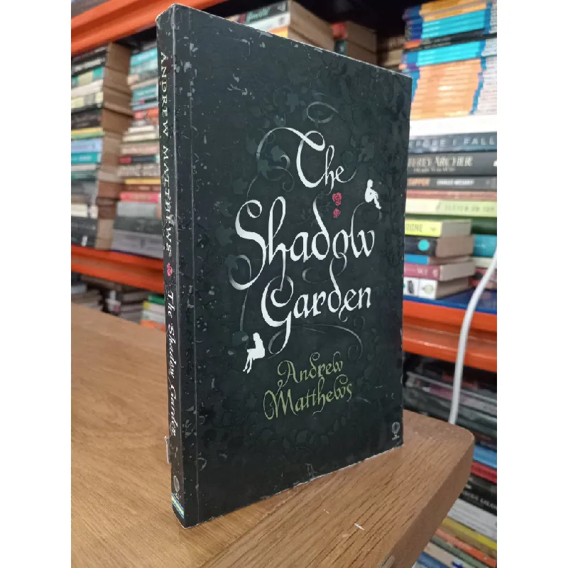 The shadow garden - Andrew Matthews 598087