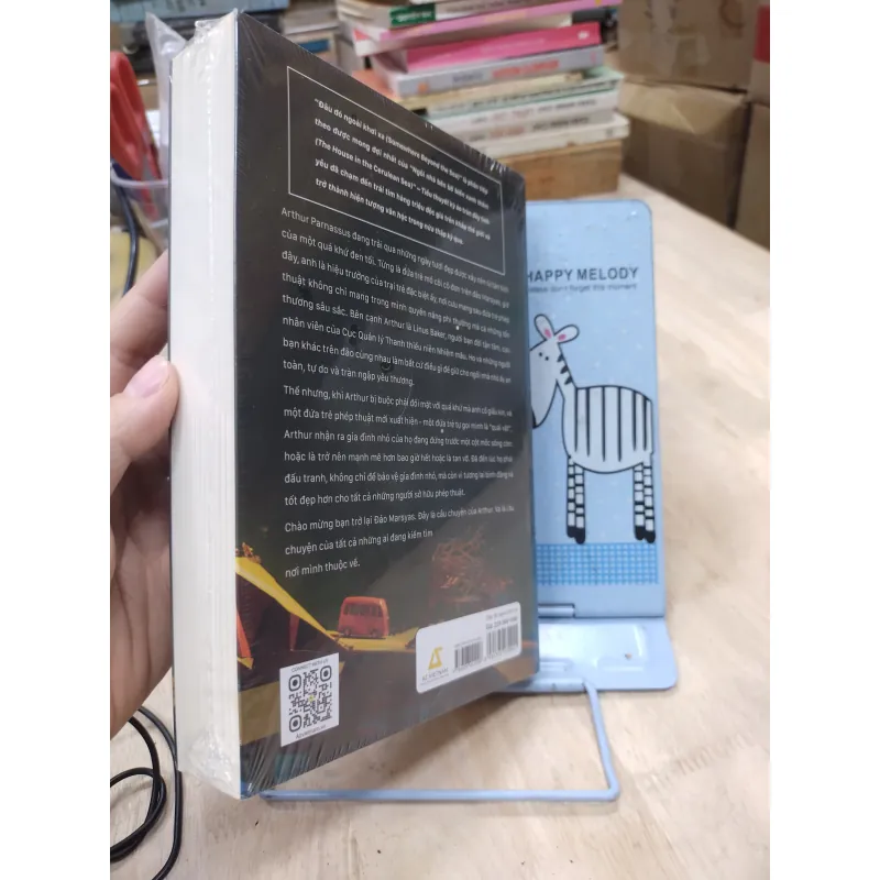 Sách: Đâu đó ngoài khơi xa - TG: TJ Klune 926991