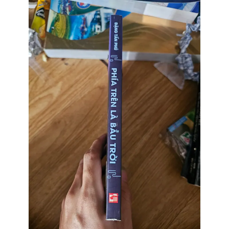 Phía trên là bầu trời (chất lượng đọc)
 703766