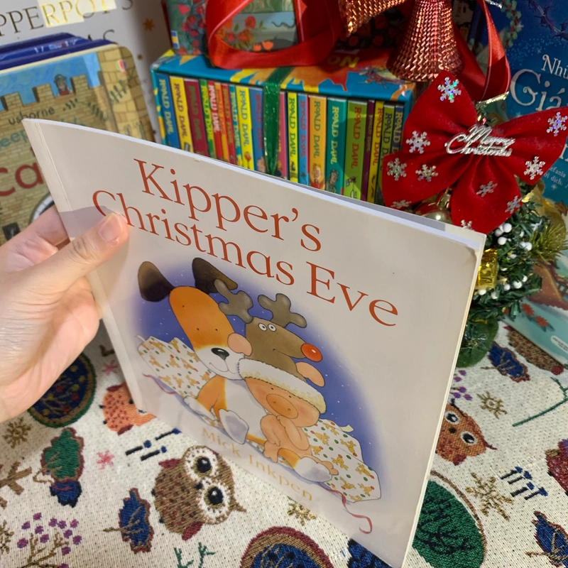 Sách tranh Kipper's Christmas Eve, Used, 90%, Picture Book For Kids, Quà tặng Mori 357411