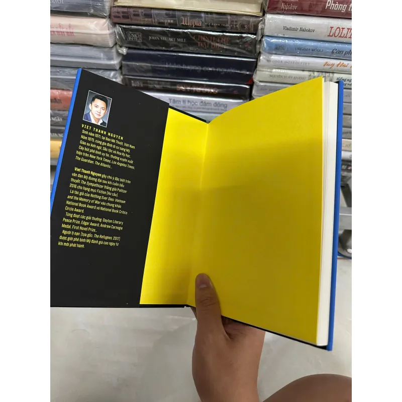 Người Tị Nạn - Viet Thanh Nguyen (Bìa cứng, ấn bản đặc biệt) 698267