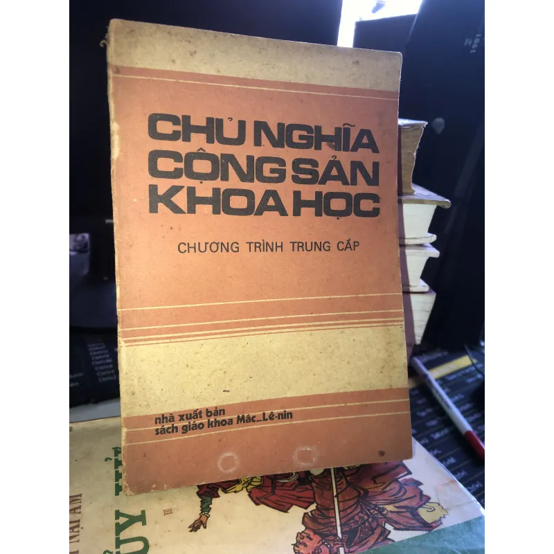 Chủ nghĩa cộng sản khoa học - Chương trình trung cấp 1017753