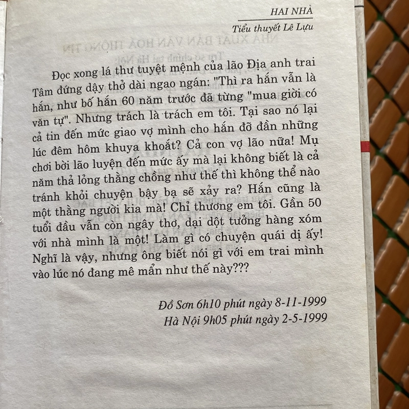 HAI NHÀ, TIỂU THUYẾT LÊ LỰU, BẢN BÌA CỨNG (XB 2006) 518857
