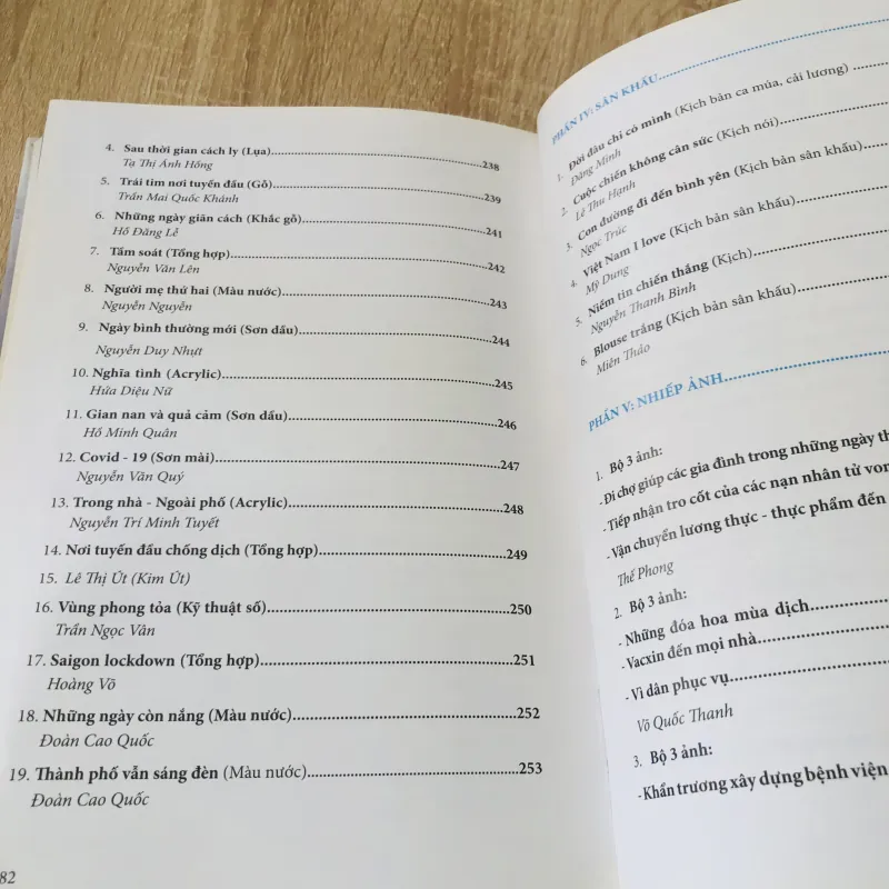 CÂY KÈN VÀ CHIẾC KHẨU TRANG – TÁC PHẨM NGHỆ THUẬT MÙA COVID 📚 973688