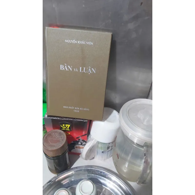Bàn và luận của Nguyễn Khắc Viện  931000