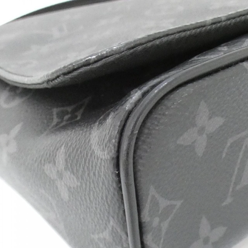 Túi đeo vai Louis Vuitton Monogram Eclipse District PM M44000 612165
