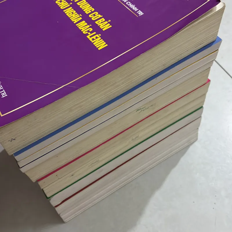 Bộ giáo trình trung cấp lý luận chính trị  764022