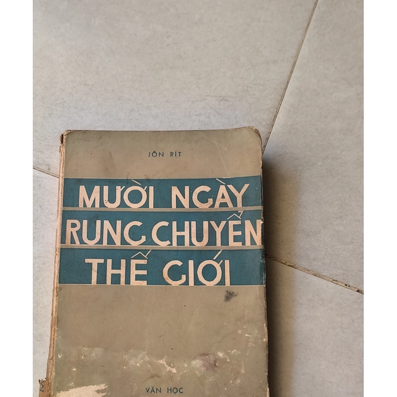 Mười ngày rung chuyển thế giới  405342