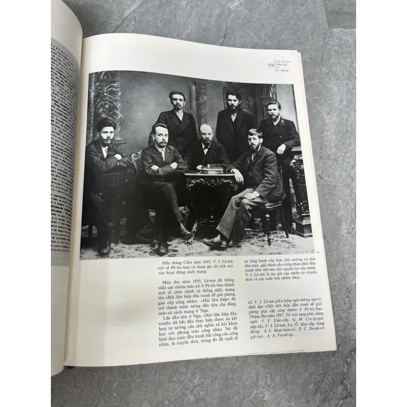 V.I.LÊNIN THÂN THẾ VÀ SỰ NGHIỆP 974999