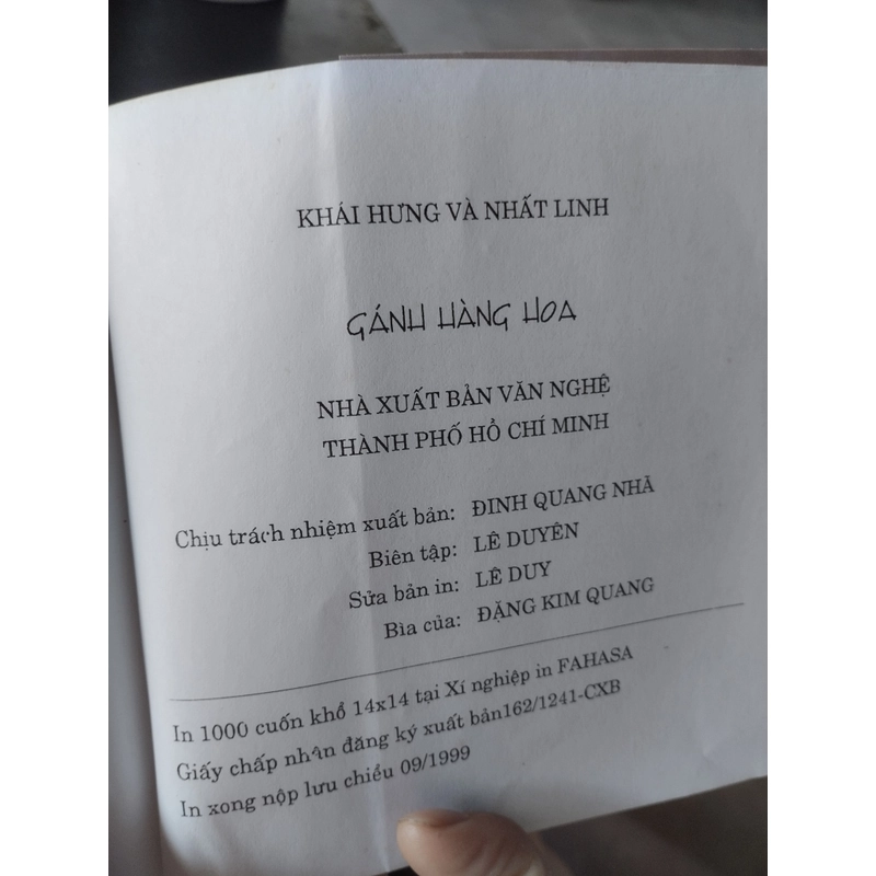 GÁNH HÀNG HOA￼

Tác giả: Nhiều tác giả

Số trang: 315 tr

 475045