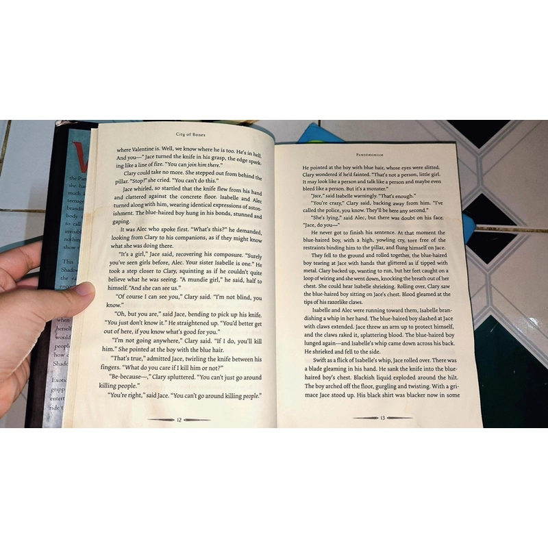 Cassandra Clare (#1 NYT Bestselling author) - City of Bones (Hardcover) 470387