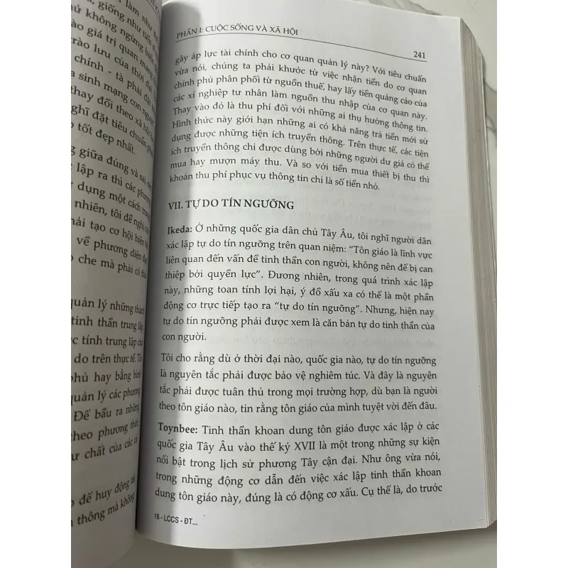 Lựa chọn cuộc sống: Đối thoại cho thế kỷ XXI - Arnold Toynbee và Daisaku Ikeda 1023746