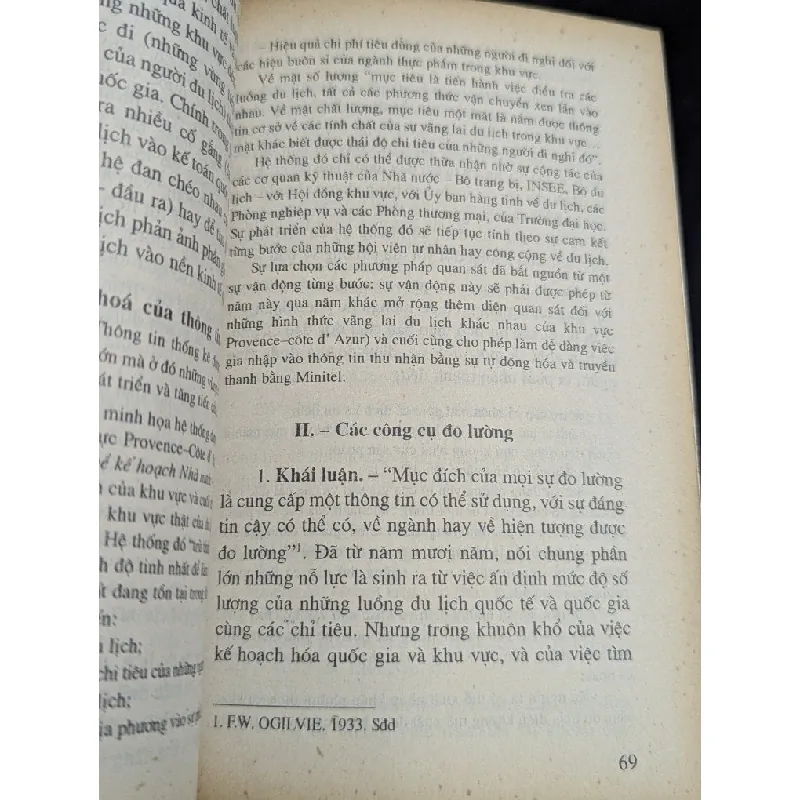 Kinh tế du lịch - Robert lanquar ( Phạm Ngọc Uyển ) 713736