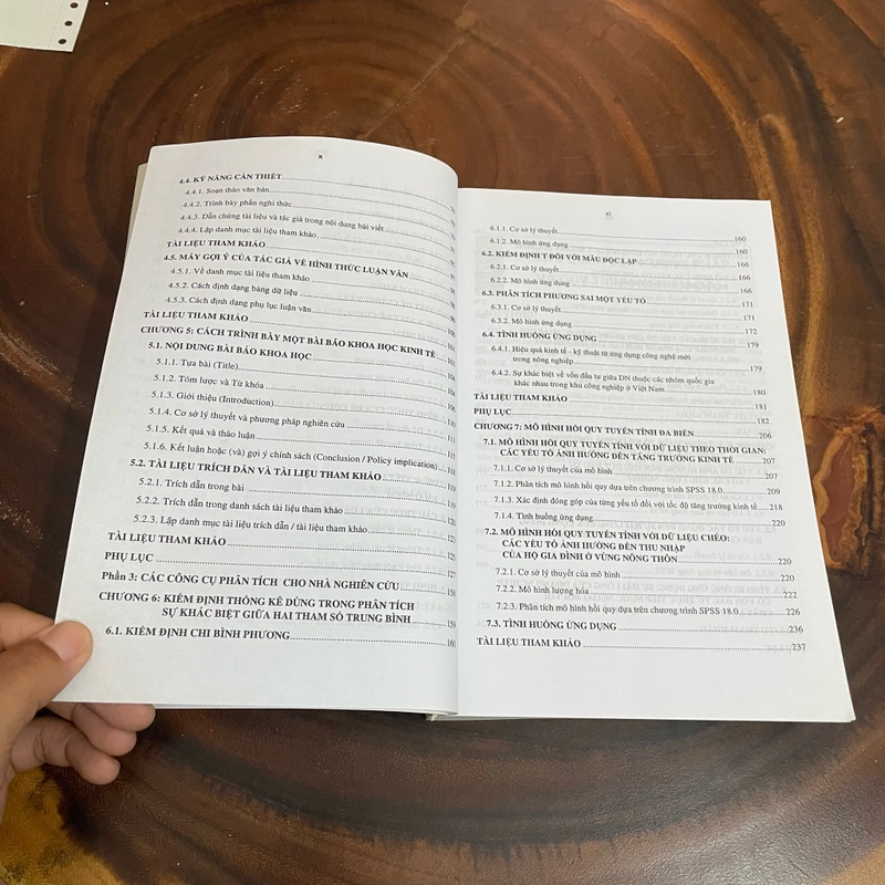 [Có Chữ Ký Tác Giả] - Tựa sách: Phương Pháp Nghiên Cứu Kinh Tế & Viết Luận Văn Thạc Sĩ 463655