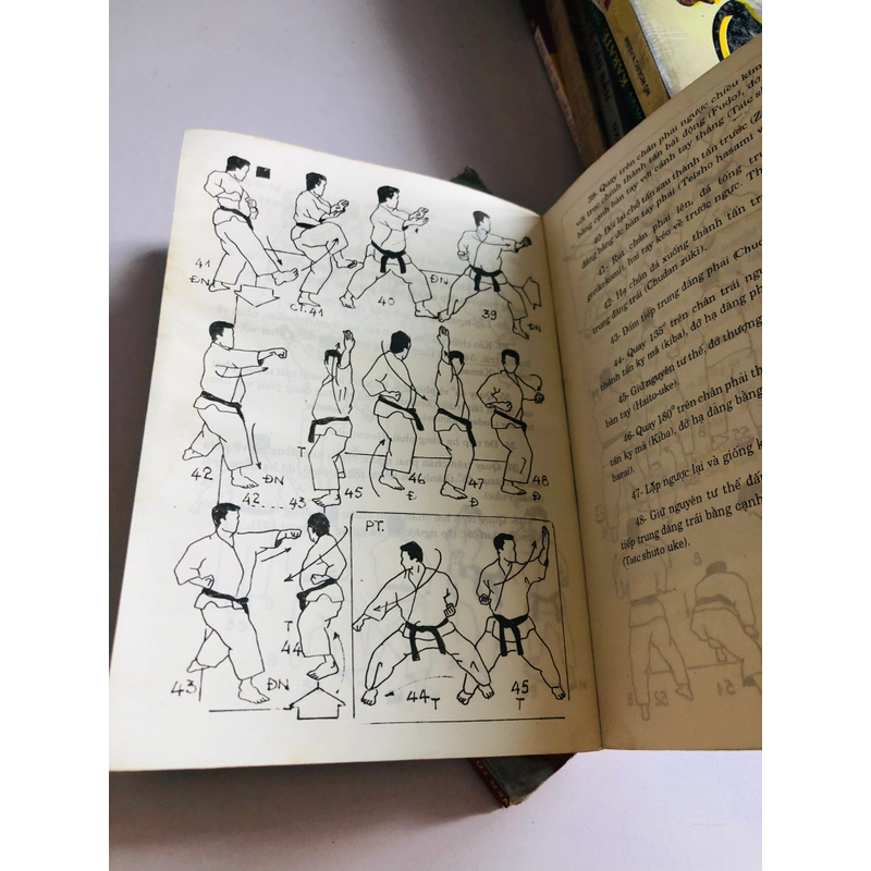 📚 SÁCH VỀ KARATE  🥋 542427