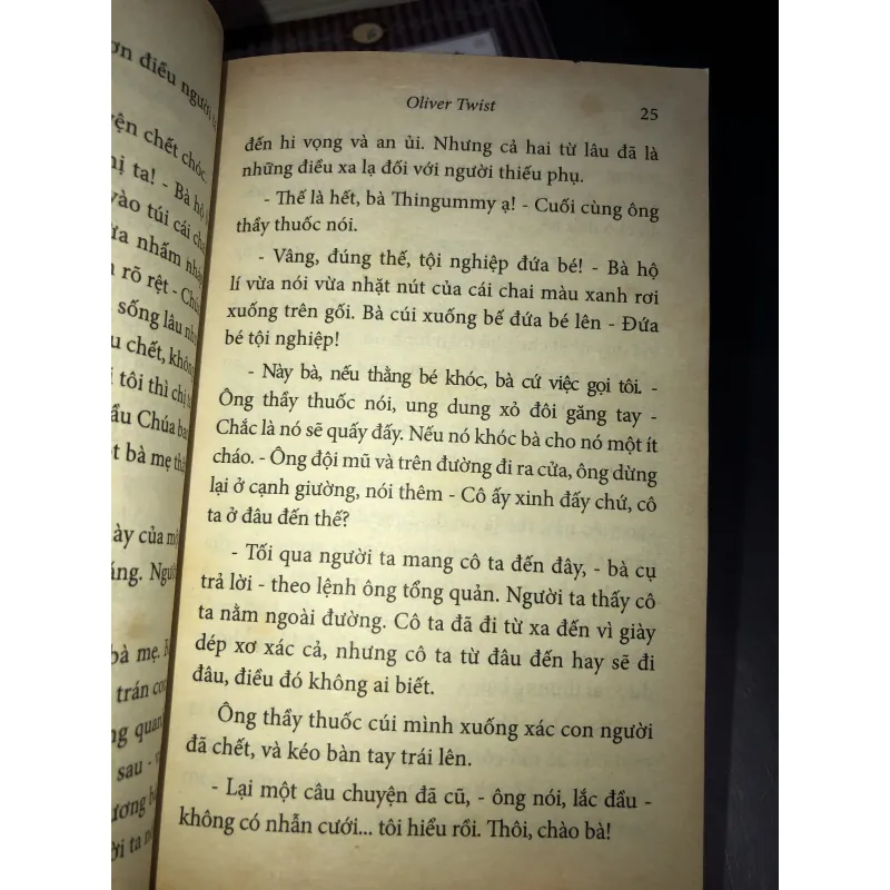 Oliver Twist - Charles Dickens 1023800