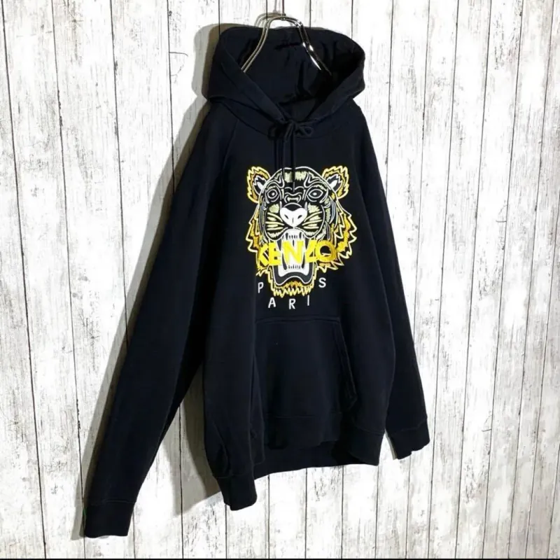 Áo hoodie Kenzo màu đen thêu logo mặt cọp (đầu hổ) chỉ vàng 760767