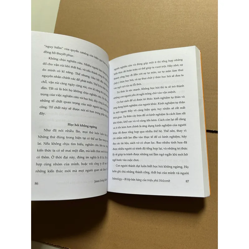 SALESOLOGY bí kíp bán hàng của triệu phú Holcomb 687949