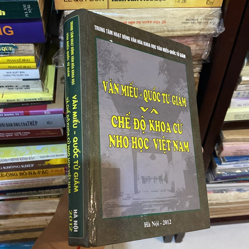 VĂN MIẾU - QUỐC TỬ GIÁM VÀ CHẾ ĐỘ KHOA CỬ VIỆT NAM, bản bìa cứng, xuất bản năm 2012 530422