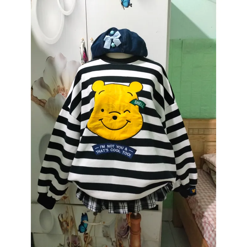 Áo nỉ kẻ hoạ tiết thêu nổi  791963