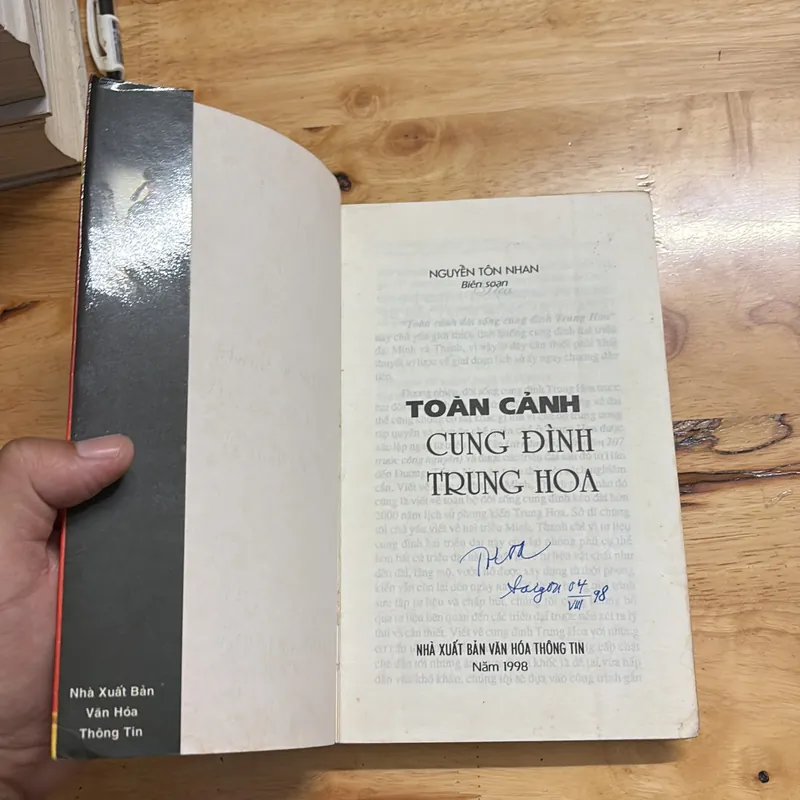 II Sách Về Trung Quốc: Toàn Cảnh Cung Đình Trung Hoa - Nguyễn Tôn Nhan - 1998 691312