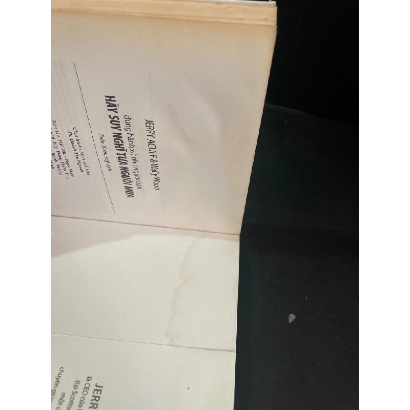 Đừng hành xử như người bán hãy suy nghĩ tựa người mua mới 80% bẩn bìa, ố nhẹ, tróc gáy nhẹ 2009 Jerry Acuff & Wally Wood HCM3004 MARKETING KINH DOANH 445485