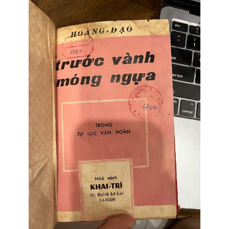 Trước vành móng ngựa - Hoàng Đạo 1017885