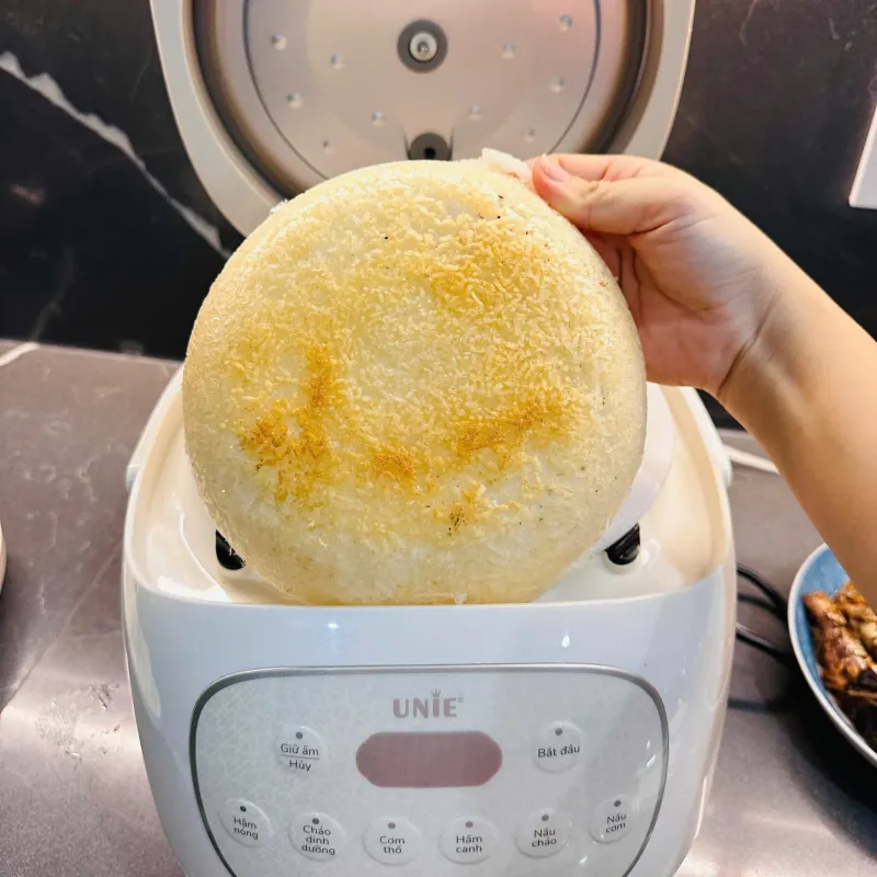 Nồi cơm điện lòng gốm tự nhiên UNIE URC815 1045155
