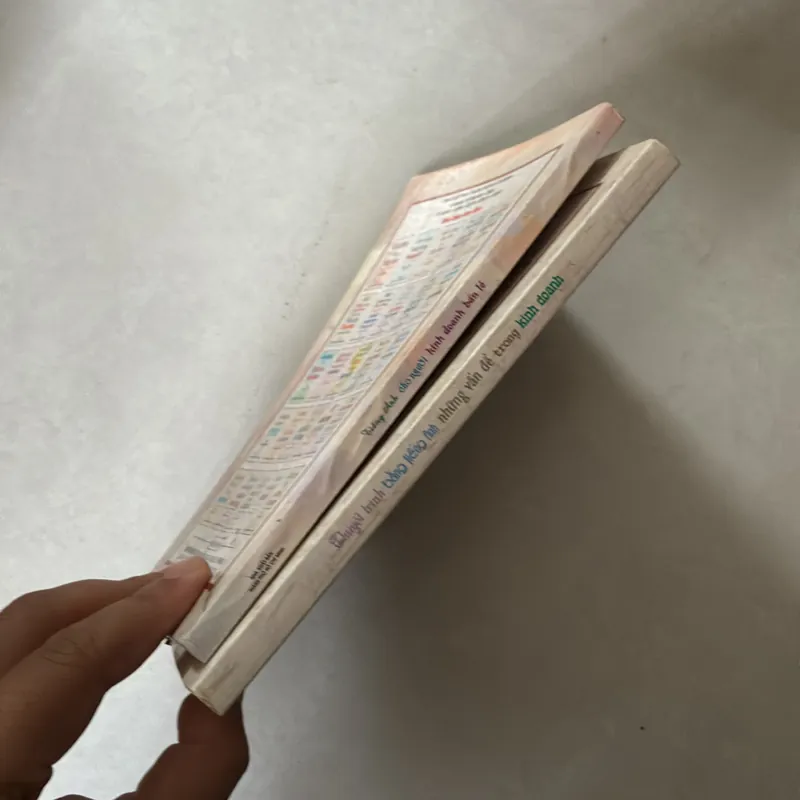 Tiếng anh cho người kinh doanh (2 cuốn) 698046