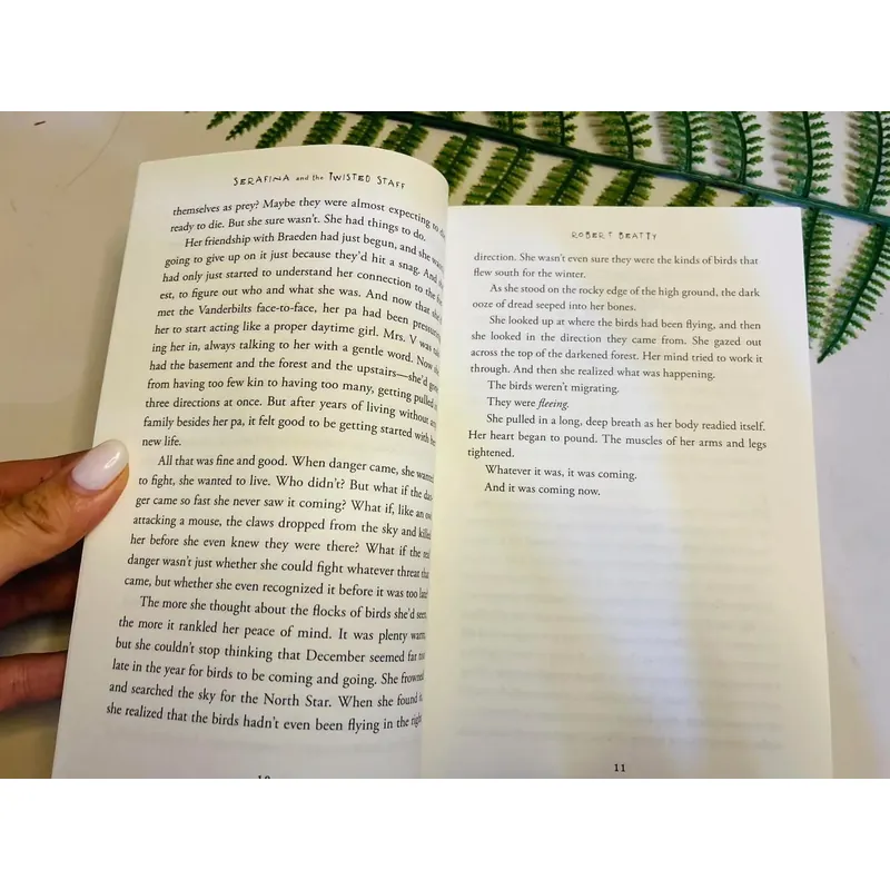 [Sách tiếng Anh 2hand] Like new 90% - 📚 Serafina and the Twisted Staff - Robert Beatty 715188