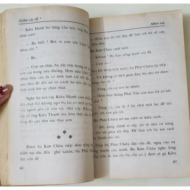 Tiểu thuyết lãng mạn Việt Nam của tác giả Minh Hà: XUÂN LẠI VỀ 703542