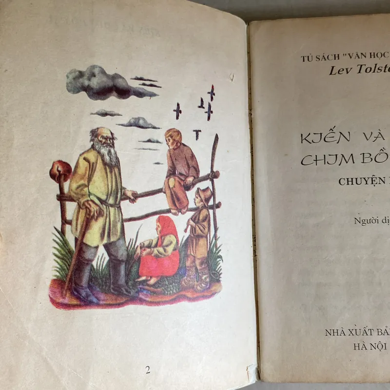 KIẾN VÀ CHIM BỒ CÂU, LÉP TÔN - XTÔI, chuyện ngụ ngôn, song ngữ, xb 1997 590611