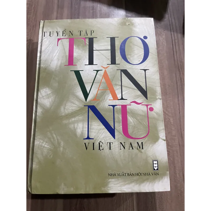 Tuyển tập thơ văn nữ Việt Nam  795546