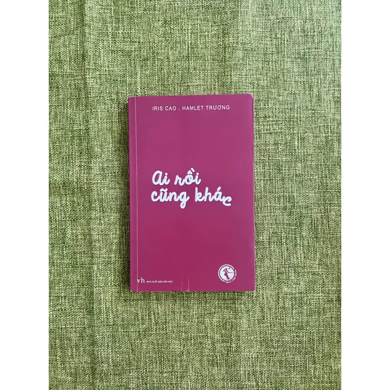 AI RỒI CŨNG KHÁC (Có chữ ký Hamlet Trương) - Iris Cao, Hamlet Trương 575493