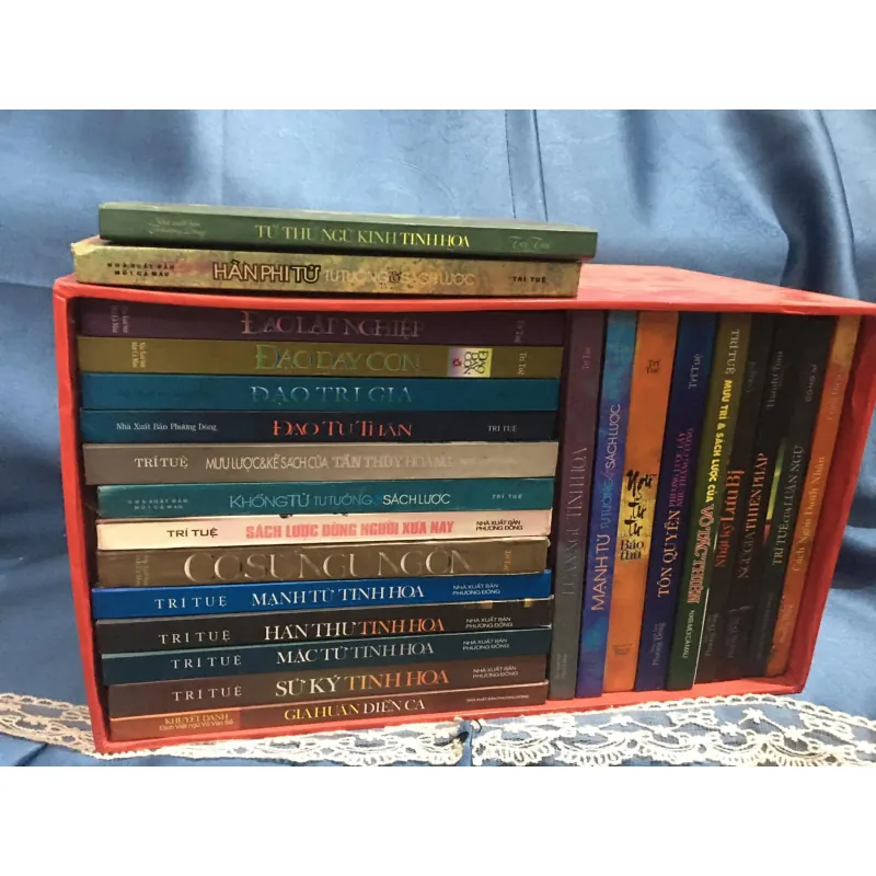 Lô sách trí tuệ tinh hoa người xưa 958108