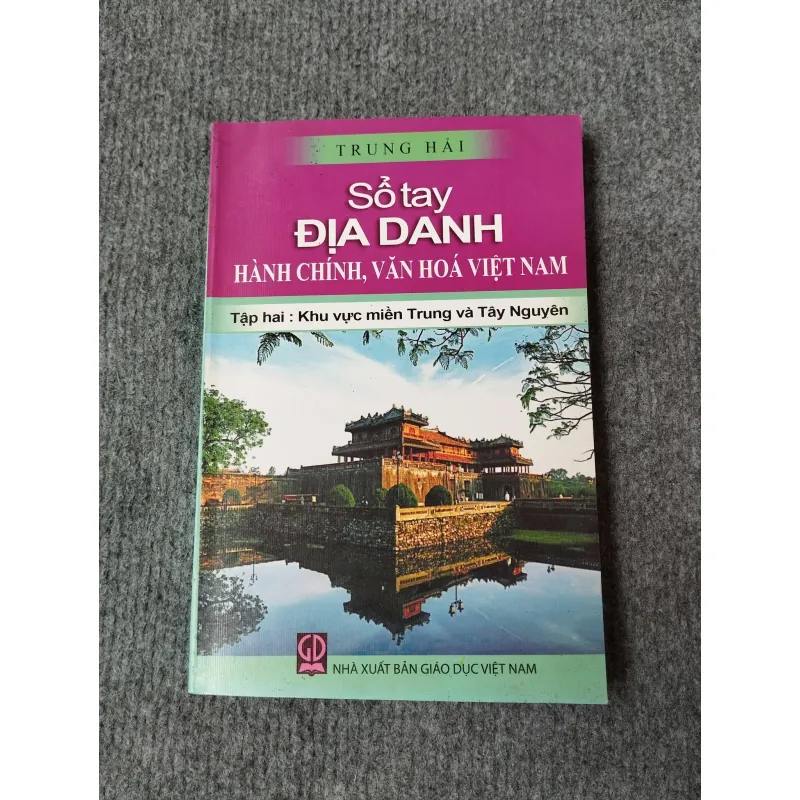 SỔ TAY ĐỊA DANH HÀNH CHÍNH, VĂN HOÁ VIỆT NAM TẬP HAI: KHU VỰC MIỀN TRUNG VÀ TÂY NGUYÊN 729269