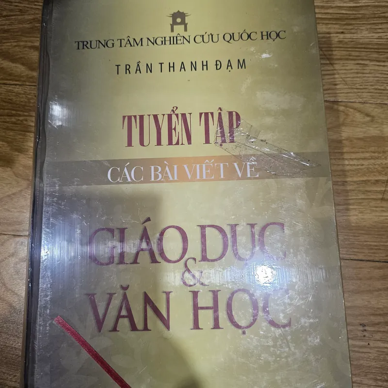 Tuyển tập các bài viết về giáo dục và văn học (bìa cứng)
180k 567942