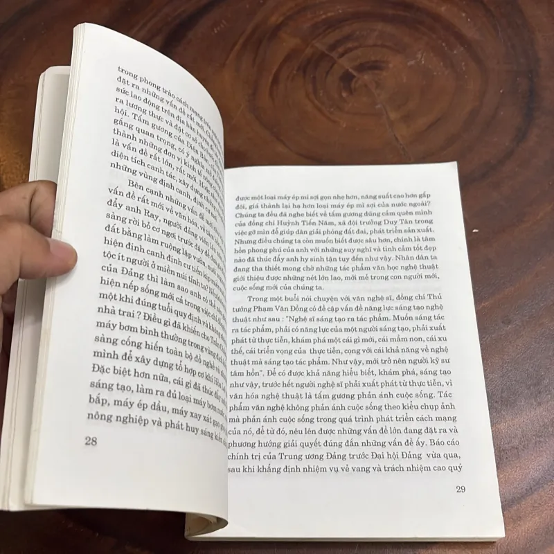 II Tập Kỷ Yếu: Hội Liên Hiệp Văn Học Nghệ Thuật Thành Phố Đà Nẵng (1978 - 2003) 998120