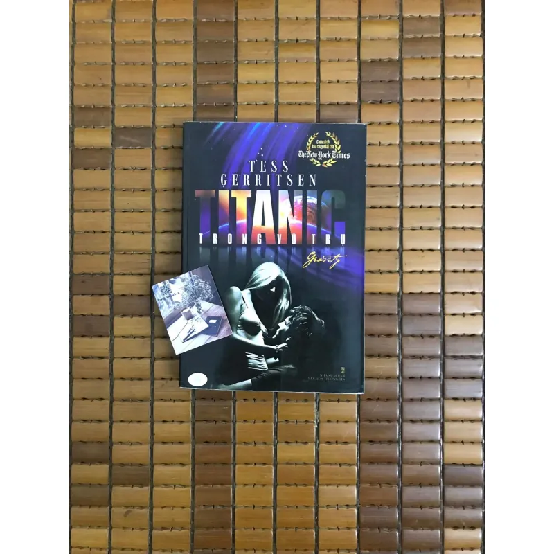 Titanic trong vũ trụ - Tess Gerritsen 1017632