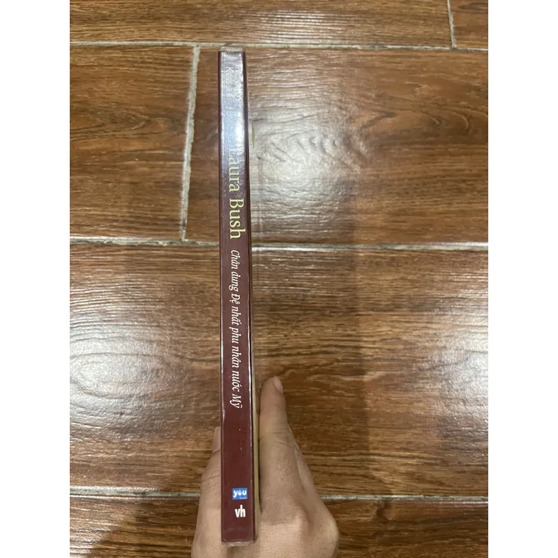 Chân dung đệ nhất phu nhân nước Mỹ Laura Bush - Ronald Kessler (k4) 707364