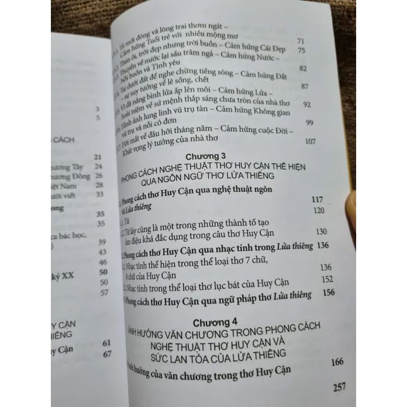 Phong cách thơ huy cận qua lửa thiêng của Huy Cận - TS. NGUYỄN THỊ KIM ỬNG 744904