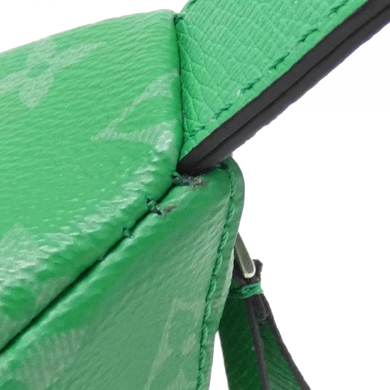 Túi xách vai Louis Vuitton Taiga Lama Catch Bum Bag M31035 - Hàng hiệu Chính hãng 769561