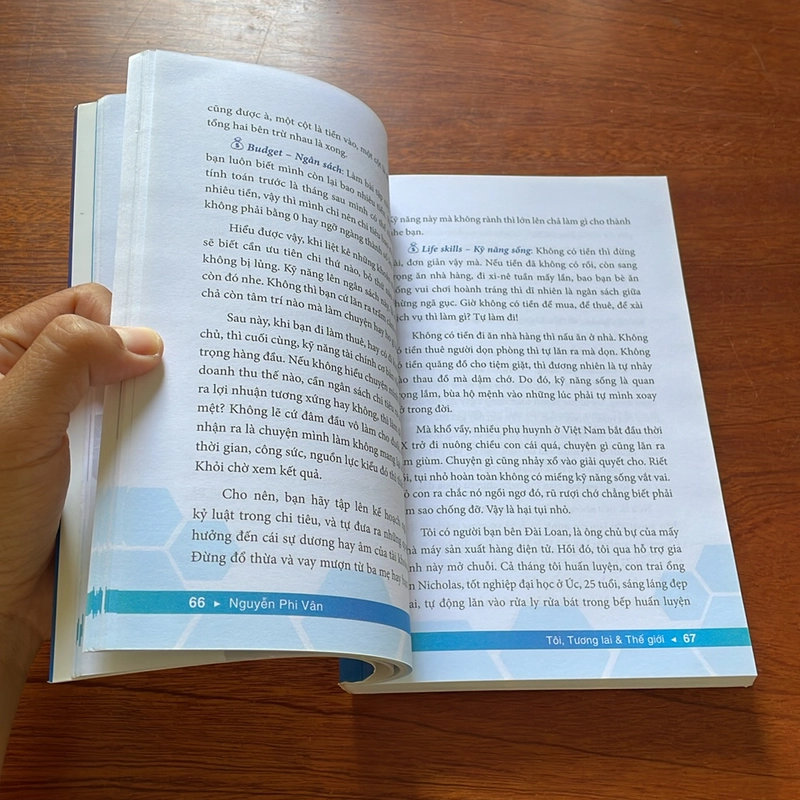 II Sách Kỹ Năng: Tôi _ Tương Lai Và Thế Giới - Nguyễn Phi Vân - 2019 498395