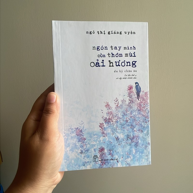 Tản văn in màu 2021 NGÓN TAY MÌNH CÒN THƠM MÙI OẢI HƯƠNG (43) 194310