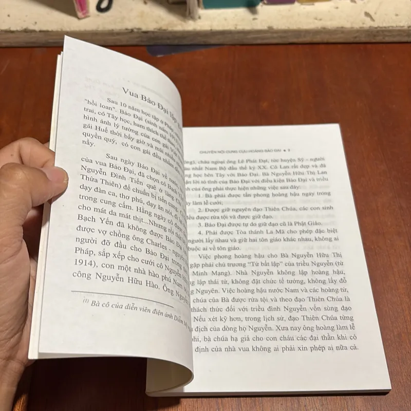 II Sách Lịch Sử: Chuyện Nội Cung Cựu Hoàng Bảo Đại - Nguyễn Đắc Xuân - 2005 995101