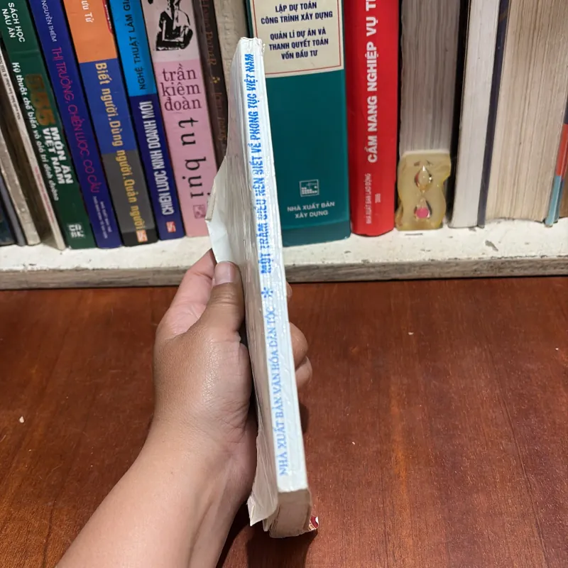 II Văn Hoá Việt: Một Trăm Điều Nên Biết Về Phong Tục Việt Nam - Tân Việt - 1997 800351