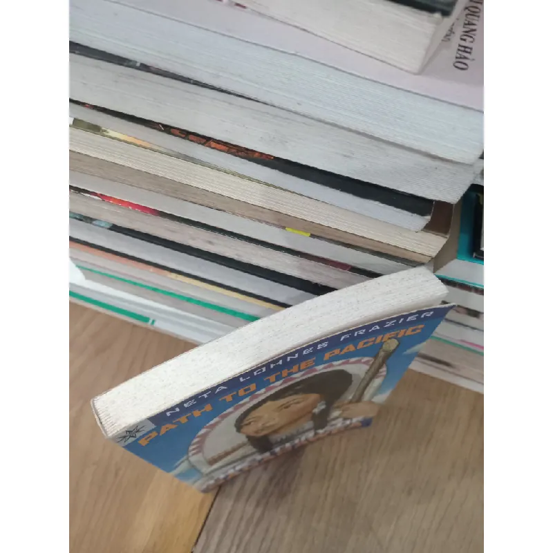 Path to the Pacific: The story of Sacagawea - Neta Lohnes Frazier 708597