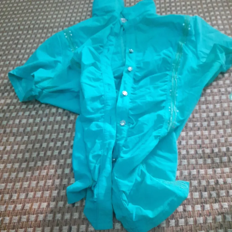 Áo màu xanh lá cay 997149