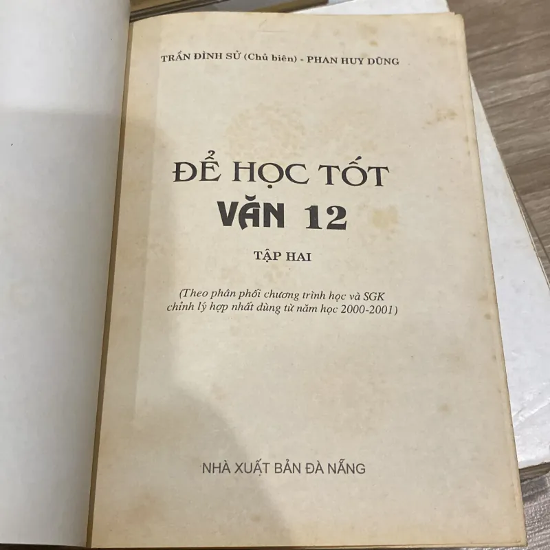 ĐỂ HỌC TỐT VĂN 12, TẬP HAI (XB 2001) 994065