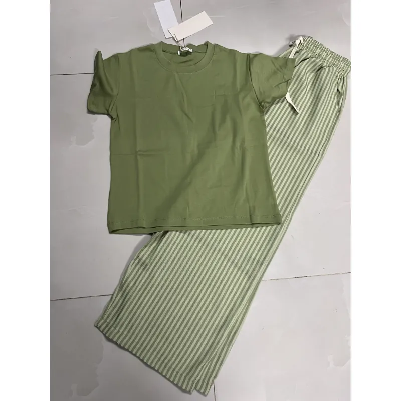 Bộ nữ gồm áo thun và quần suông  928767